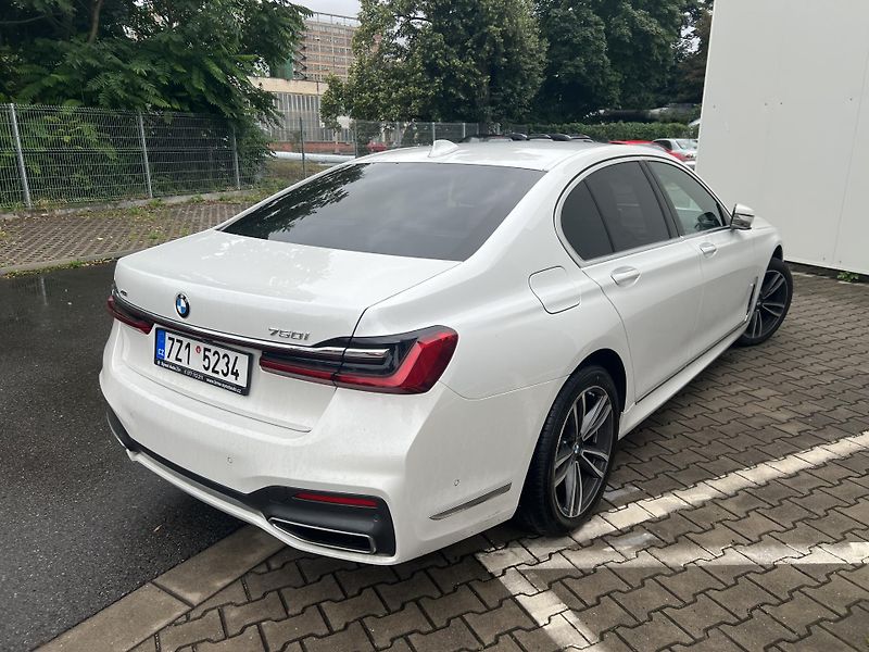 BMW Řada 7 (2021) 750 i M sportovní paket - fotka 4 z 10