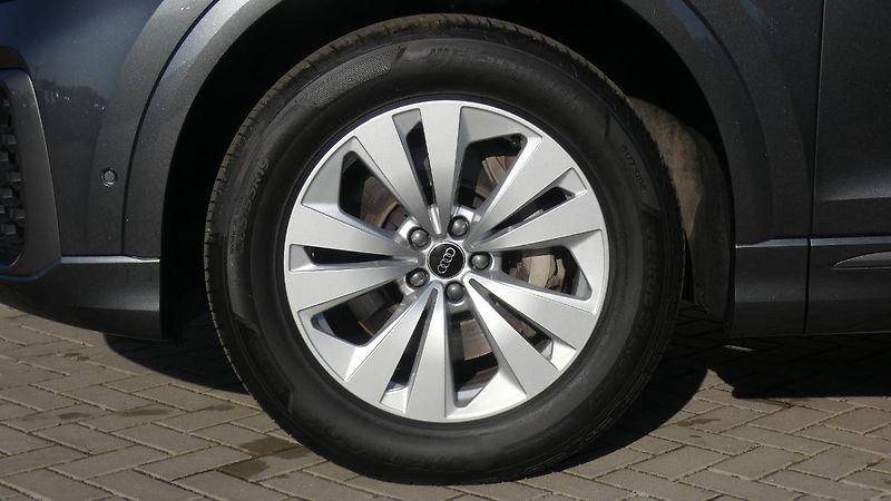 Audi Q8 55 TFSI quattro tiptronic - fotka 25 z 26