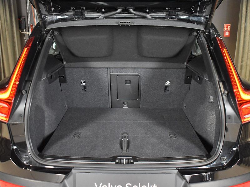 Volvo XC40 2,0 B3 PLUS Dark Bezklíč - fotka 10 z 22