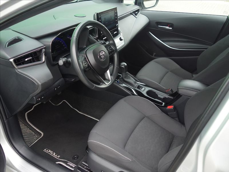 Toyota Corolla 2,0 STYLE TOURING SPORTS - fotka 17 z 44