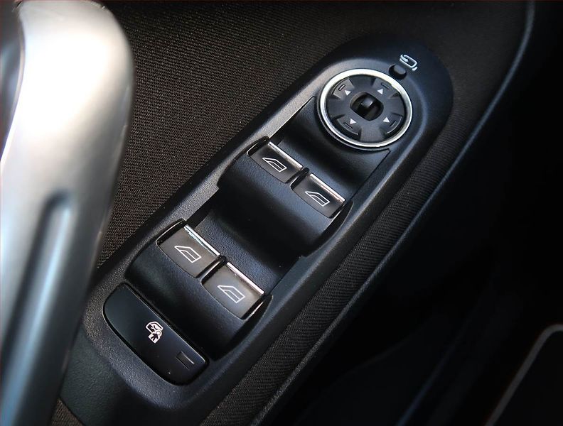 Ford S-MAX (2014) Trend 2.0 TDCi, Navi, Tempomat - fotka 16 z 20