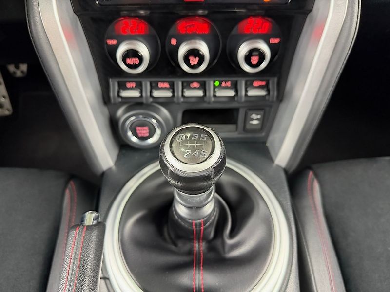 Subaru BRZ 2.0iR SPORT, KEYLESS, ALCANTAR - fotka 15 z 17
