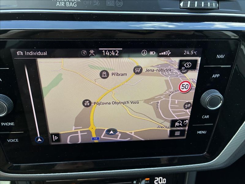 Volkswagen Touran 2,0 TDI ,7 MÍST,TAŽNÉ,KAMERA - fotka 32 z 35
