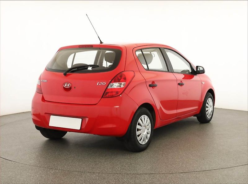 Hyundai i20 (2010) 1.2, zamluveno - fotka 5 z 15
