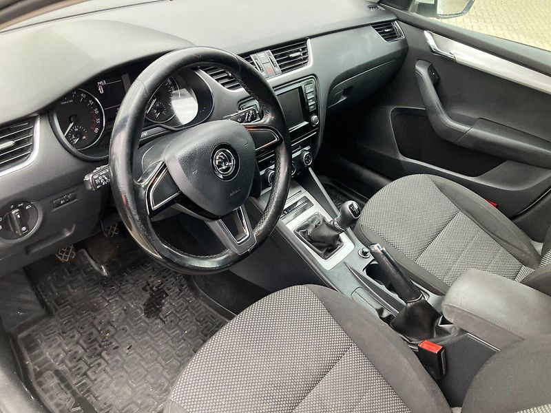 Škoda Octavia (2015) 1.6TDI 81kW VÝHŘEV SED TAŽNÉ - fotka 19 z 23