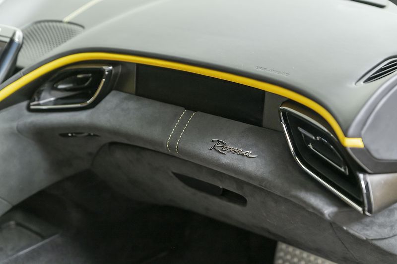 Ferrari Roma Giallo modena*krásná výbava - fotka 38 z 45