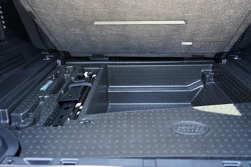 Land Rover Defender (2026) 110 X-Dynamic HSE P425     - fotka 34 z 37