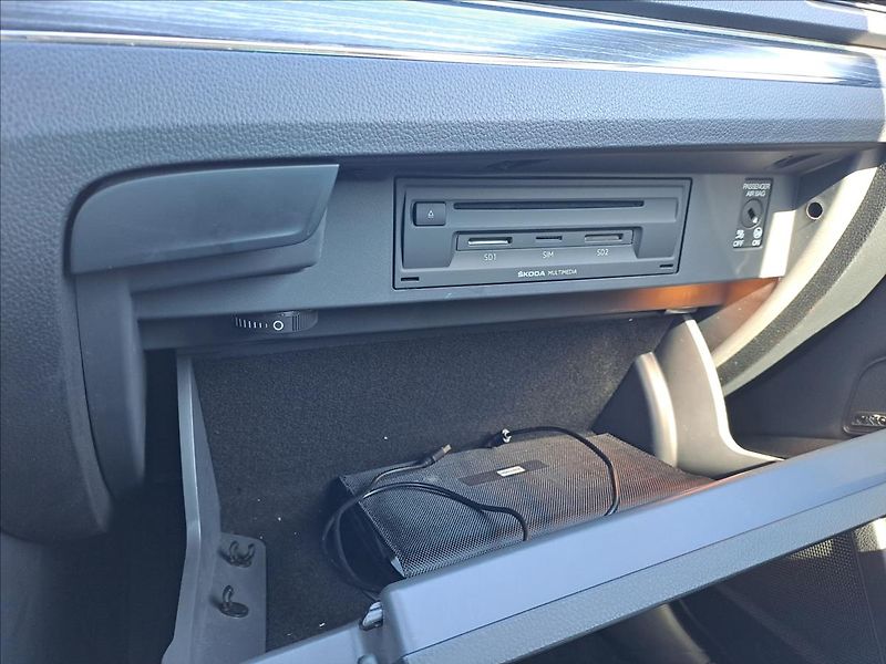 Škoda Superb 2,0 TDI DSG 4x4 - fotka 18 z 22