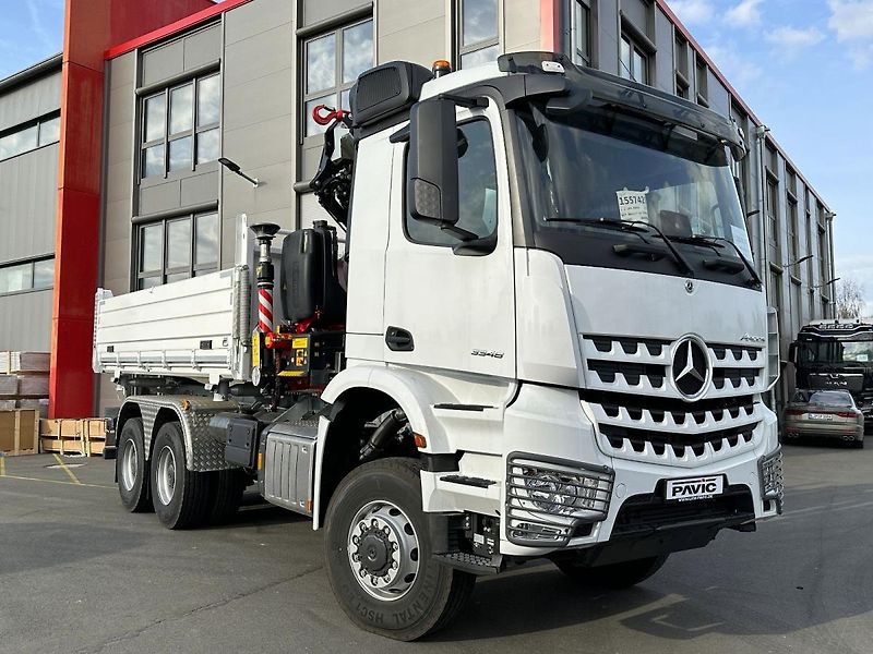 Mercedes-Benz Arocs 3348 6x6 sklápěč FASSI F - fotka 2 z 16