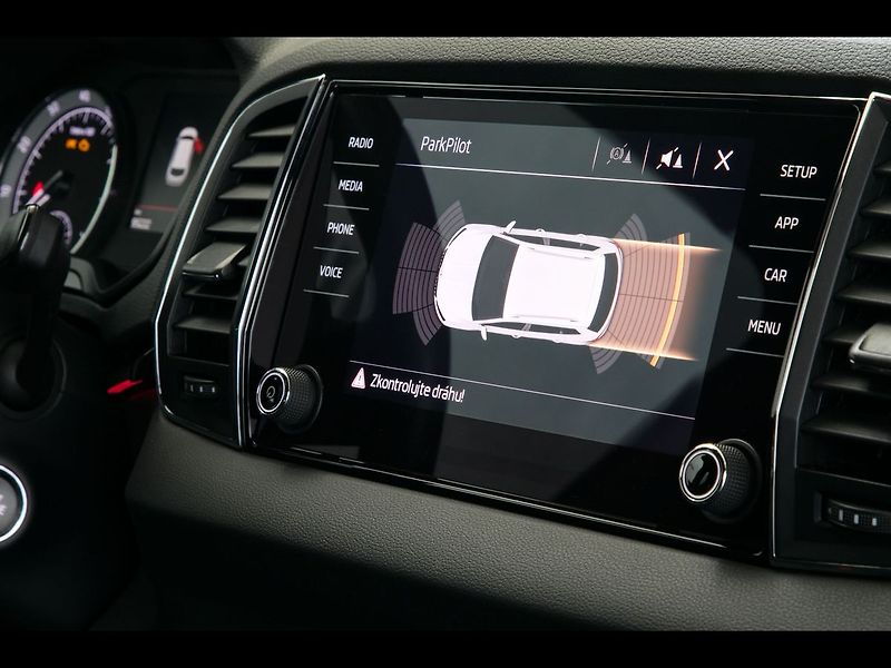 Škoda Karoq 1.5TSI 110kW Sportline Tažné - fotka 25 z 36