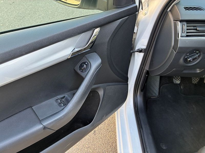 Škoda Octavia 1.6 TDi 77 kW AMBITION - fotka 17 z 17