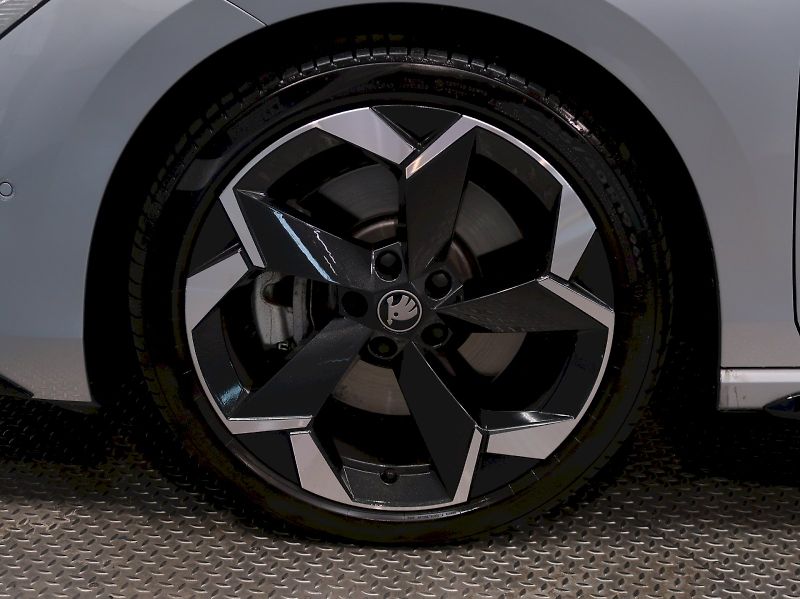 Škoda Superb (2026) SPORTLINE 2.0TDI 142kW 4x4 DSG - fotka 11 z 42