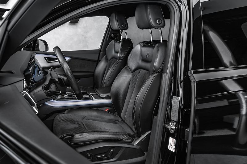 Audi Q7 50TDI Q S-line LED B&O - fotka 13 z 24