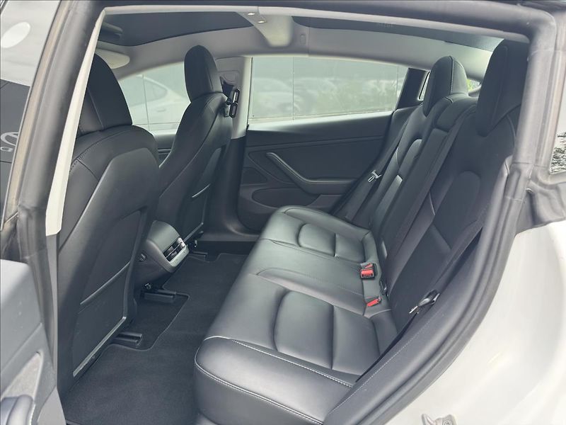 Tesla Model 3 LR REFRESH 4WD 82kWh - fotka 13 z 32