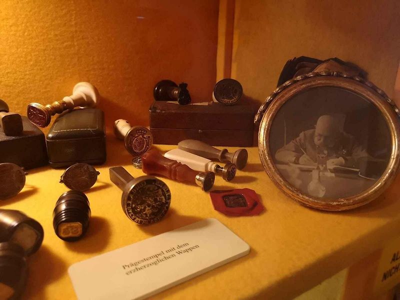 Čtvrthodinu jízdy od Artstettenu se nachází obrovský klášterní komplex v Melku.