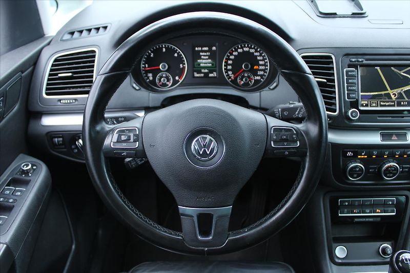 Volkswagen Sharan 2.0TDI 4MOTION HIGHLINE 7-MÍST - fotka 17 z 31