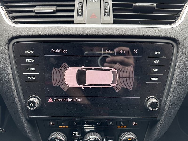 Škoda Octavia (2018) RS 2.0 TDi DSG ACC LED 135kW - fotka 14 z 50
