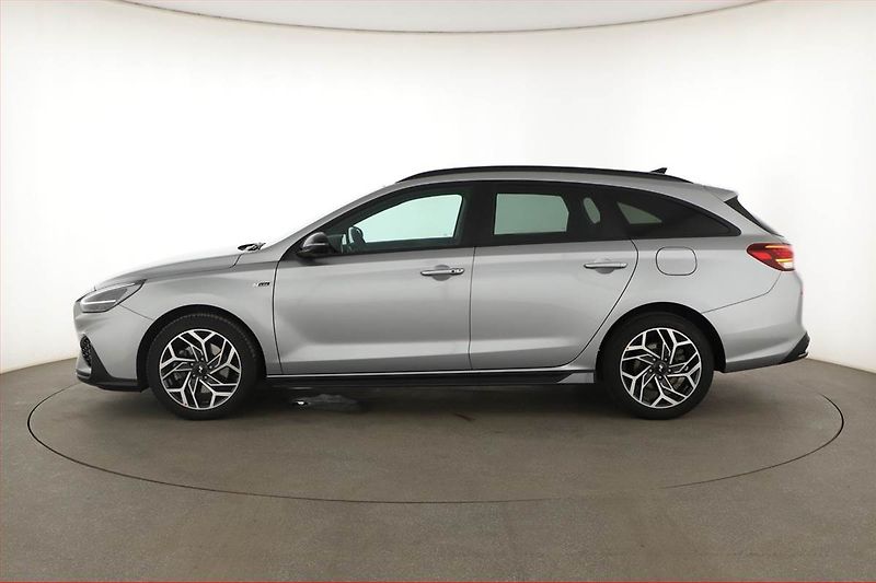 Hyundai i30 (2025) 1.0 T-GDI, N-Line, FullLed - fotka 3 z 15