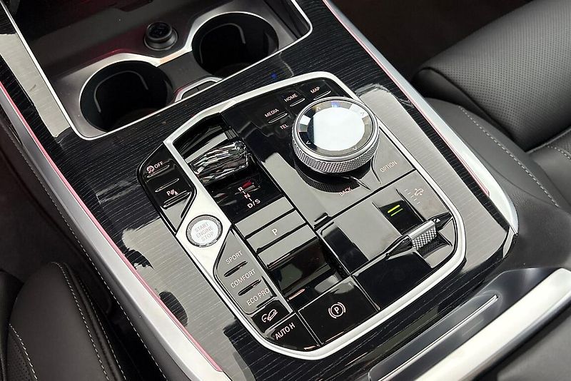 BMW X7 xDrive40d - fotka 25 z 28