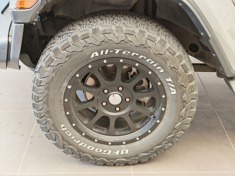 Jeep Wrangler SAHARA 2.0T 4x4 TRAIL RATED - fotka 8 z 40