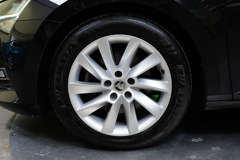 Škoda Superb - fotka 10 z 27