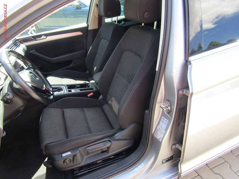 Volkswagen Passat (2018) 2.0 TDi, Comfortline, DSG - fotka 9 z 14