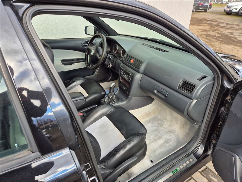 Škoda Octavia 1,8 Turbo RS 163T/Km !! - fotka 18 z 26