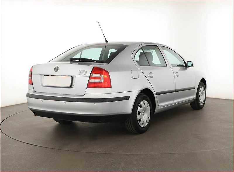 Škoda Octavia (2008) 1.9 TDI, po STK, zamluveno - fotka 5 z 11