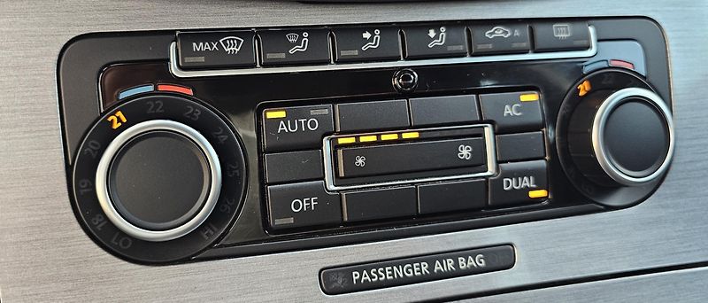 Volkswagen Passat 2.0 TDI 103kW,TEMPOMAT,SERVIS - fotka 26 z 50