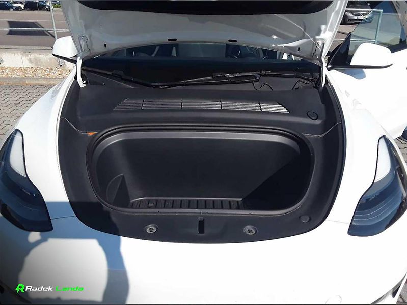 Tesla Model Y (2023)  Long Range AWD Berlín - fotka 5 z 12