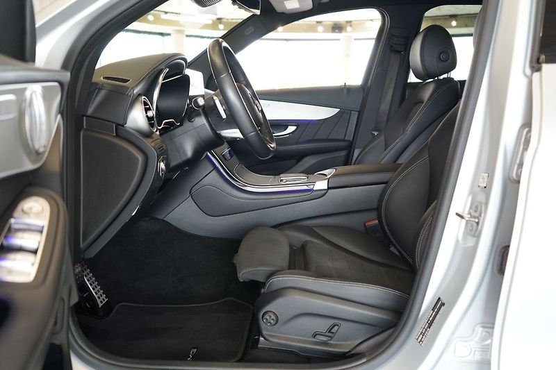 Mercedes-Benz GLC 300d 4M AMG, Nezávislé, Tažné - fotka 19 z 48