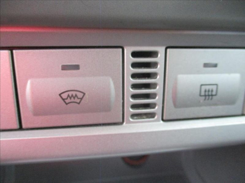 Ford Focus 1,6 16V, 75kW, digiklima,ABS, - fotka 12 z 20