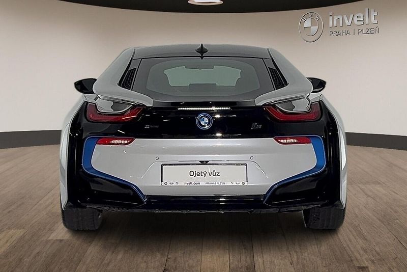 BMW i8 Coupé - fotka 4 z 24