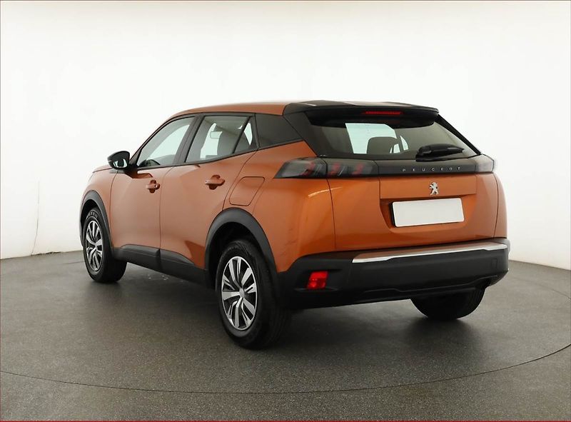 Peugeot 2008 (2022) 1.2 PureTech, Tempomat - fotka 4 z 15