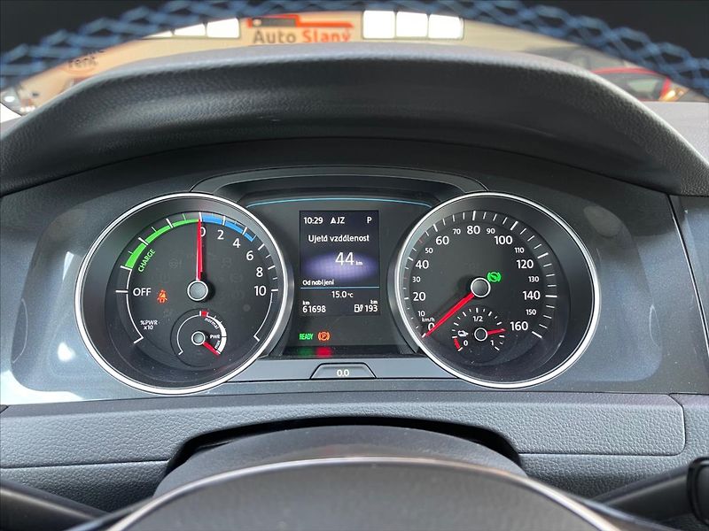 Volkswagen e-Golf 100kW,DPH,tep.čerpadlo - fotka 20 z 33