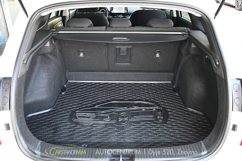 Hyundai i30 1.6CRDi NAVI KAMERA CARPLAY - fotka 42 z 48