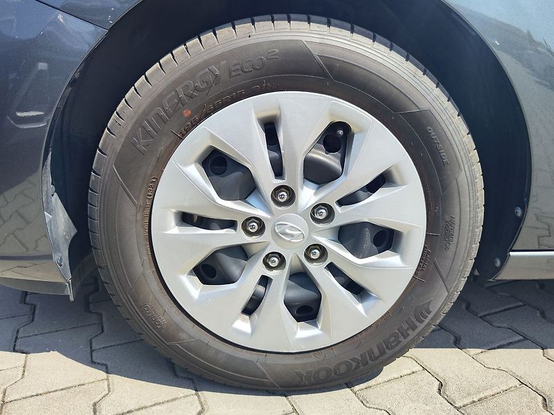 Hyundai i30 1.5i/81kW Start Plus - fotka 24 z 24
