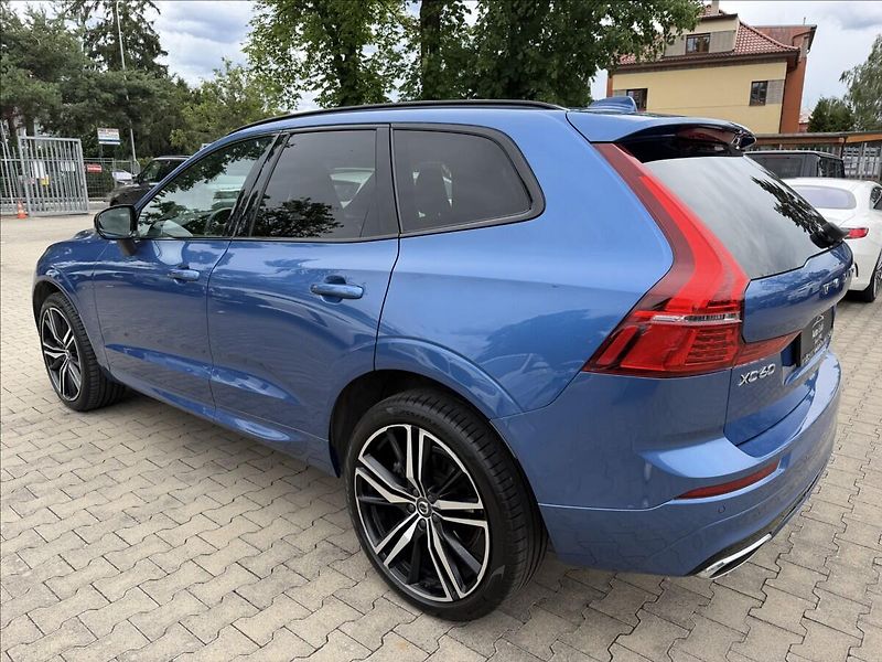 Volvo XC60 B4 2.0d 4X4 R-Design - fotka 7 z 29