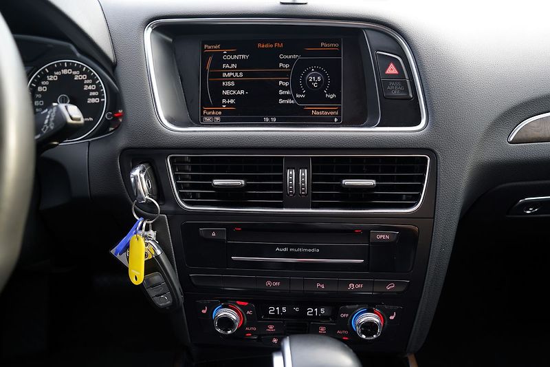 Audi Q5 2.0 TDI/Quattro/DSG/kůže/180PS - fotka 38 z 48