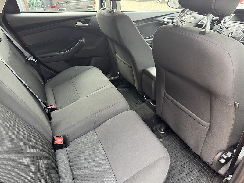 Ford Focus (2018) 1.6Ti-VCT Digi Klima Tempomat - fotka 17 z 46