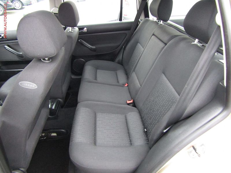 Volkswagen Golf (2003) 1.6 16V, ČR, AC, tažné - fotka 10 z 14
