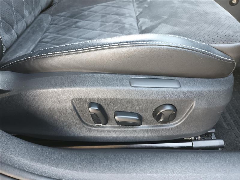 Škoda Superb 2,0 TDI,4X4,Sportline,ČR,DSG, - fotka 25 z 50