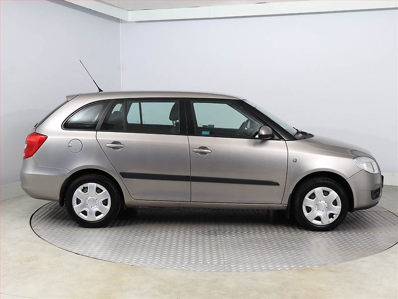 Škoda Fabia (2008) 1.2 12V, Serv.kniha - fotka 6 z 12