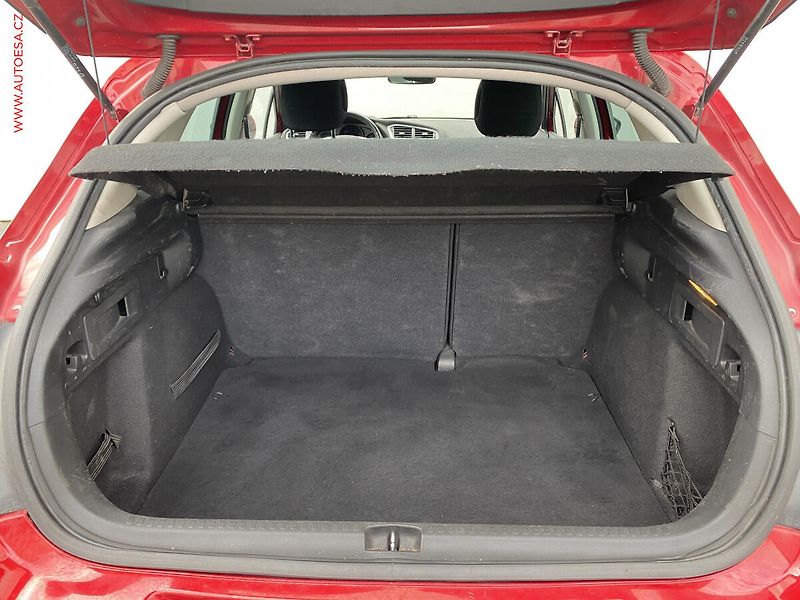 Citroën C4 (2012) 1.6 HDi, ČR, AC, temp - fotka 7 z 16