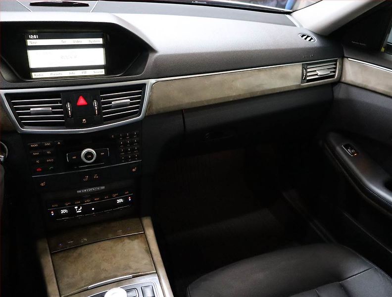 Mercedes-Benz Třídy E (2009) E 350 CDI, Automat, Navi - fotka 8 z 23