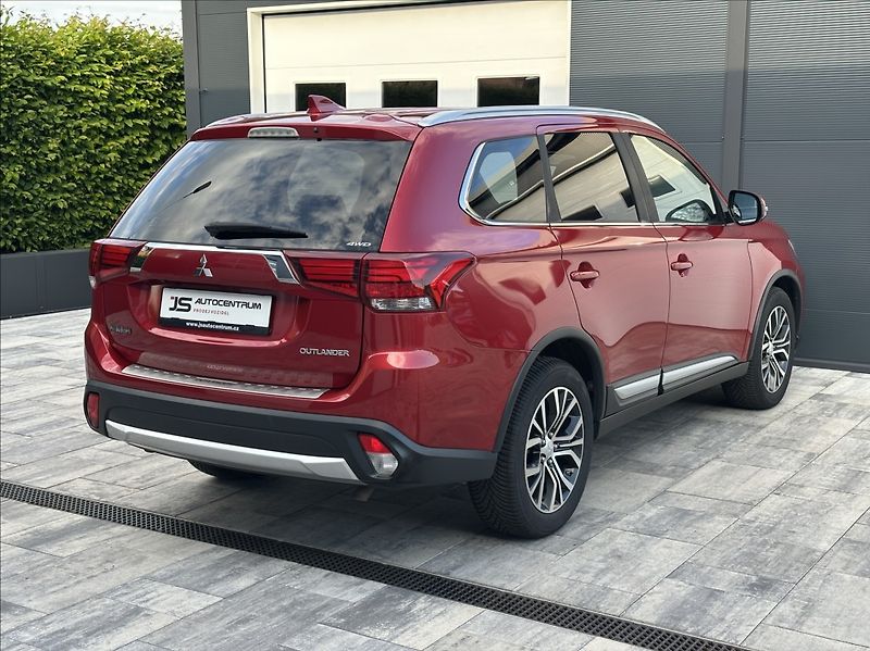 Mitsubishi Outlander 2,2 DI-D 150PS  Intense+ -7 4x - fotka 7 z 53