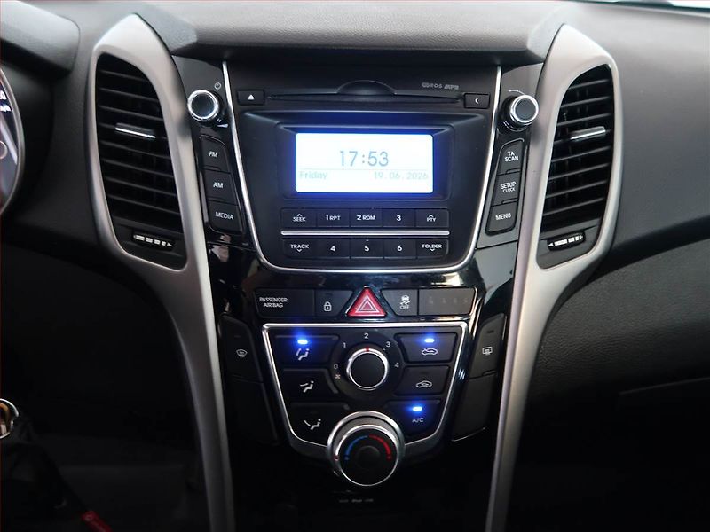 Hyundai i30 (2014) 1.6 MPI, Serv.kniha, Tempomat - fotka 12 z 14
