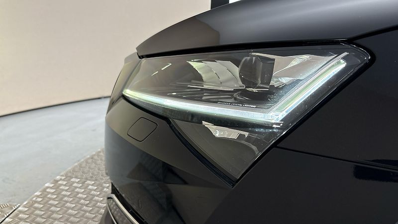 Škoda Superb 2.0 TDI DSG 4x4 L&K Combi - fotka 18 z 32