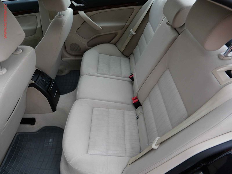 Škoda Octavia (2009) 1.4 TSi, ČR, Elegance, TZ - fotka 10 z 19