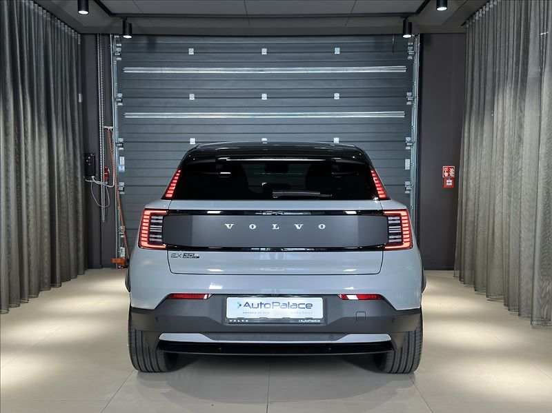 Volvo EX30 (2026) 0,0 P8 AWD  Ultra Cross Countr - fotka 5 z 38
